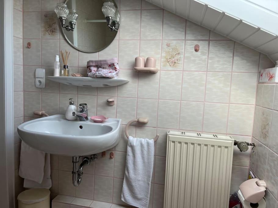 Gemuetliches Apartment Fuer Messe, Job & Kurzurlaub Im Gruenen, Naehe Duesseldorf Meerbusch Esterno foto